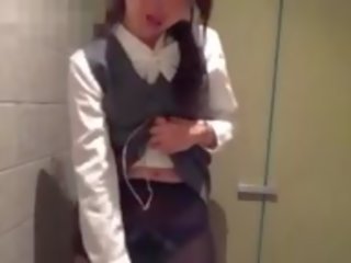 Jaapani kontoris teismeline on salaja ekstsististik ja kaamera