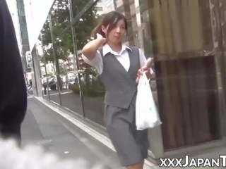 日本語 女 在 高 腳跟 是 一 主題 的 sharking