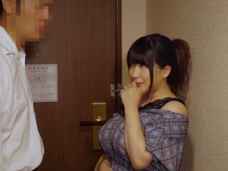 Japānieši piegāde veselība marvelous krūtainas studente nejauši introduces durvis par skolotāja klients