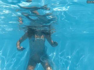 Плуване билярд подводен гол divinity bonnie dolce