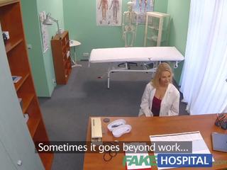 Fakehospital nový sestrička berie dvojitý výstrek od príťažlivé na trot healer