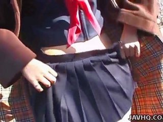 Giapponese giovanissima leccato e scopata all’aperto uncensored