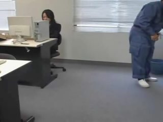 Дрогиран и употребяван офис млад жена