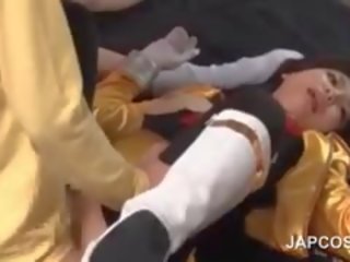 Paauglys japoniškas kvietimas mergaitė dulkintis velenas gauna krūtys suspaudus