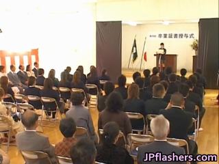 Japonais femme fatale pendant graduation